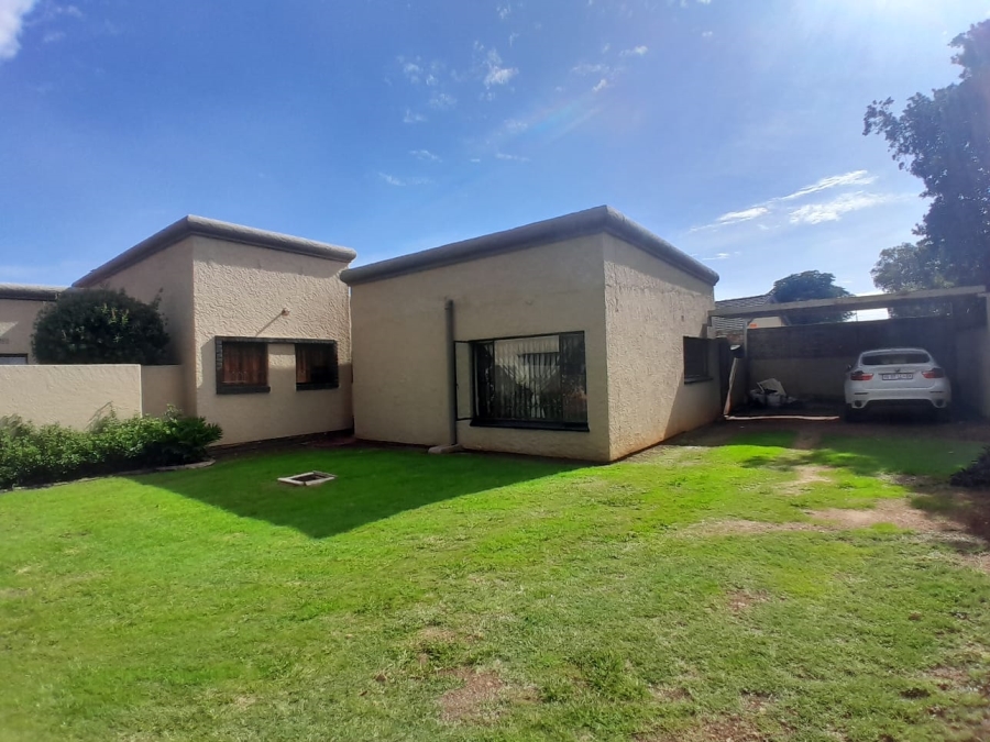 4 Bedroom Property for Sale in Brackenhurst Gauteng