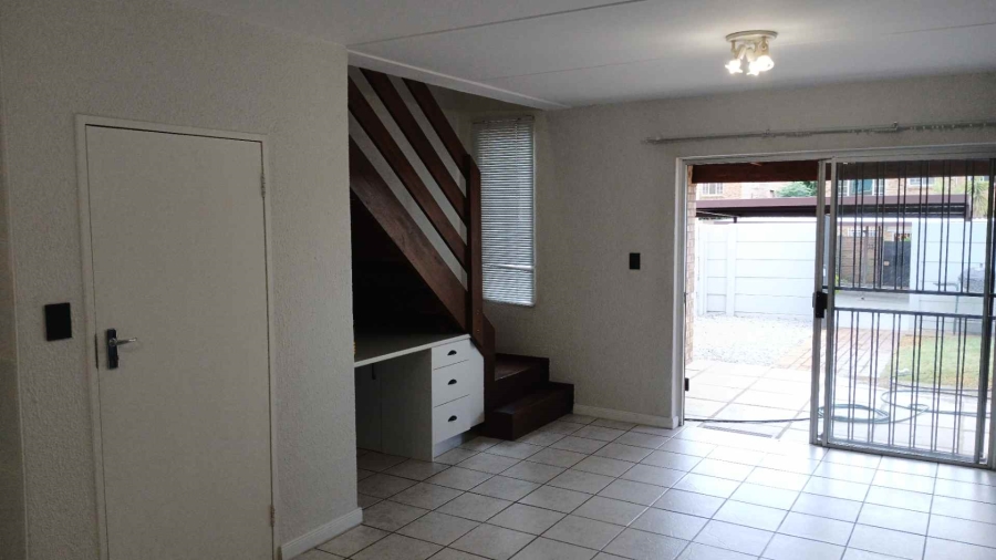 To Let 2 Bedroom Property for Rent in Bromhof Gauteng