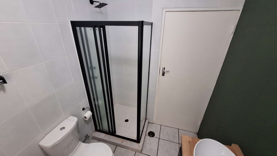 To Let 2 Bedroom Property for Rent in Bromhof Gauteng