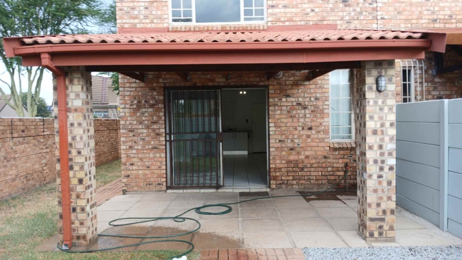 To Let 2 Bedroom Property for Rent in Bromhof Gauteng