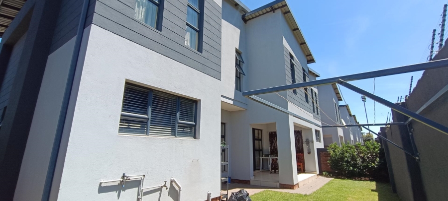 3 Bedroom Property for Sale in Glen Eagle Estate Gauteng