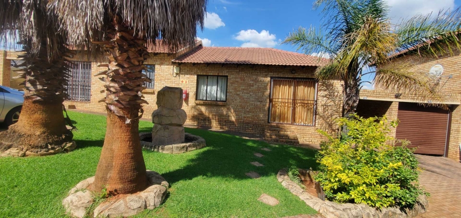 2 Bedroom Property for Sale in Witpoortjie Gauteng