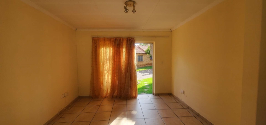 2 Bedroom Property for Sale in Witpoortjie Gauteng