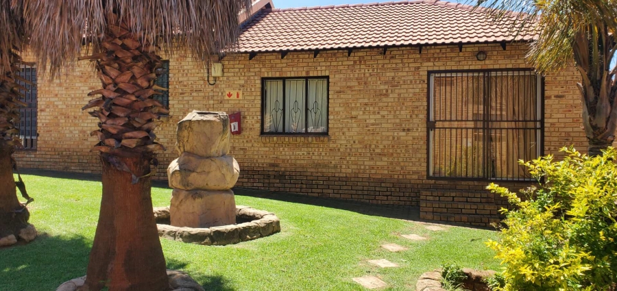 2 Bedroom Property for Sale in Witpoortjie Gauteng