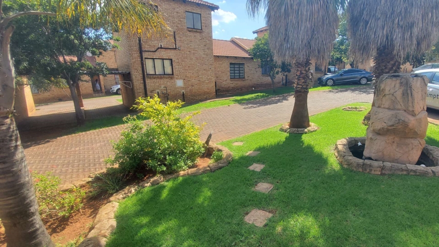 2 Bedroom Property for Sale in Witpoortjie Gauteng