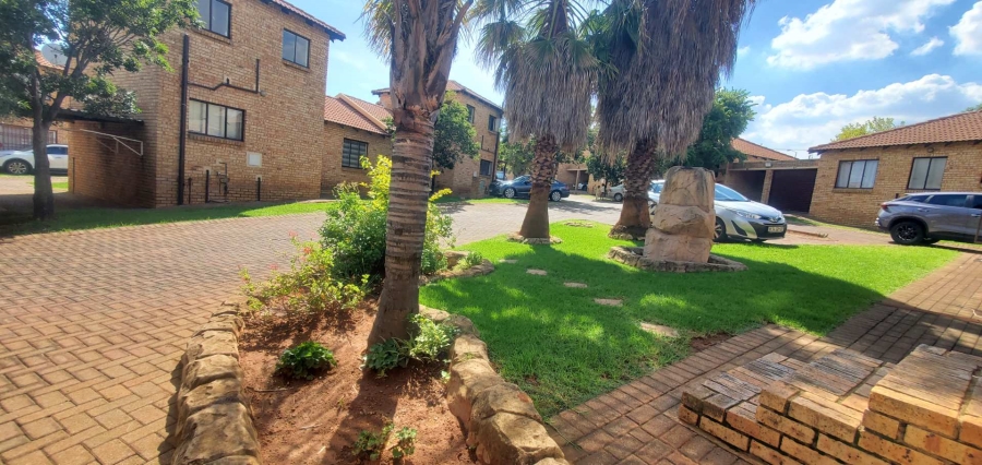 2 Bedroom Property for Sale in Witpoortjie Gauteng