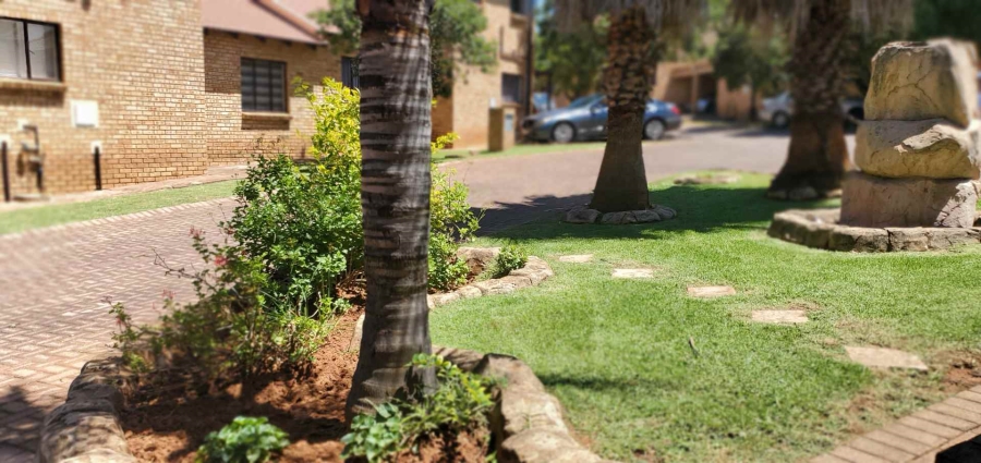 2 Bedroom Property for Sale in Witpoortjie Gauteng