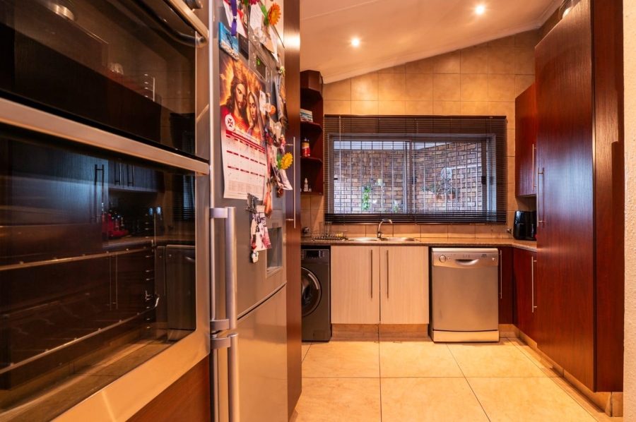 5 Bedroom Property for Sale in Brackendowns Gauteng