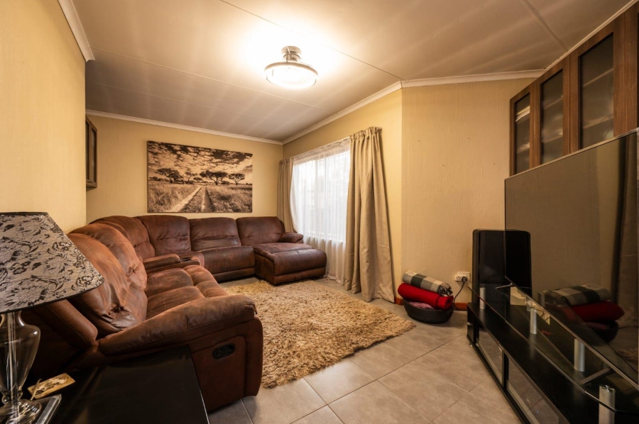 5 Bedroom Property for Sale in Brackendowns Gauteng