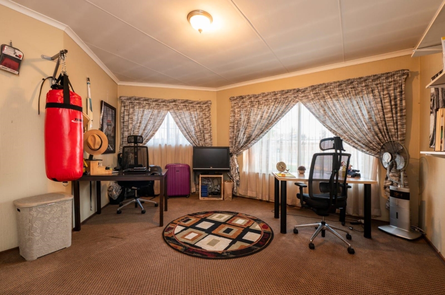5 Bedroom Property for Sale in Brackendowns Gauteng