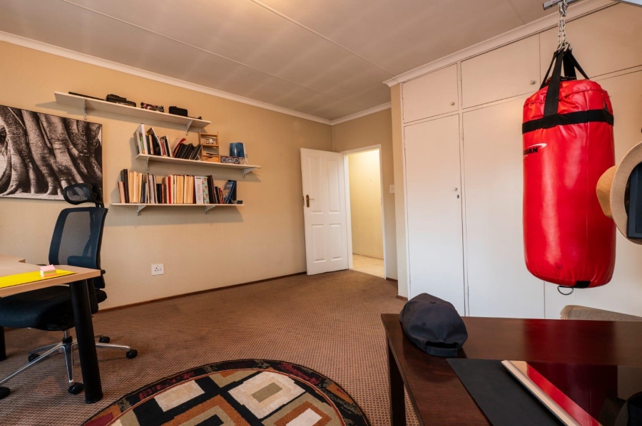 5 Bedroom Property for Sale in Brackendowns Gauteng