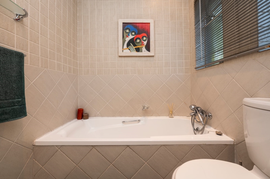 5 Bedroom Property for Sale in Brackendowns Gauteng