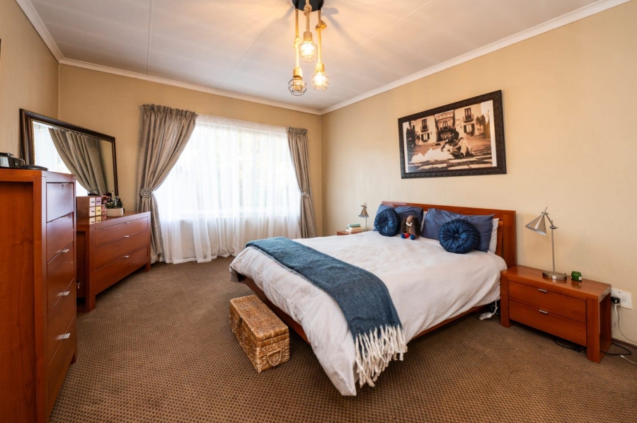 5 Bedroom Property for Sale in Brackendowns Gauteng