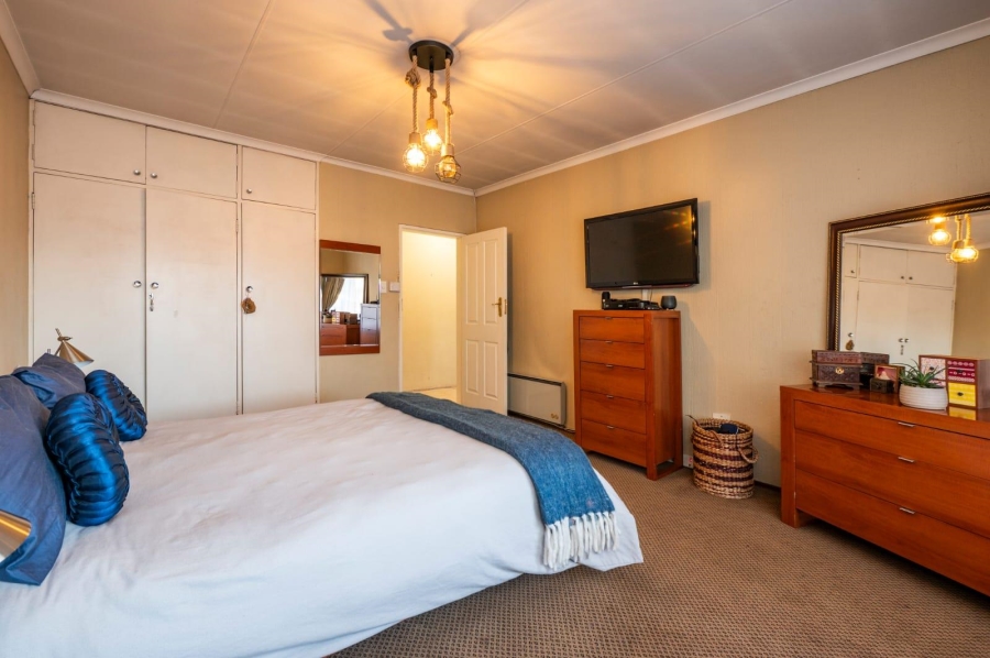 5 Bedroom Property for Sale in Brackendowns Gauteng