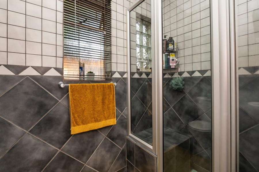 5 Bedroom Property for Sale in Brackendowns Gauteng