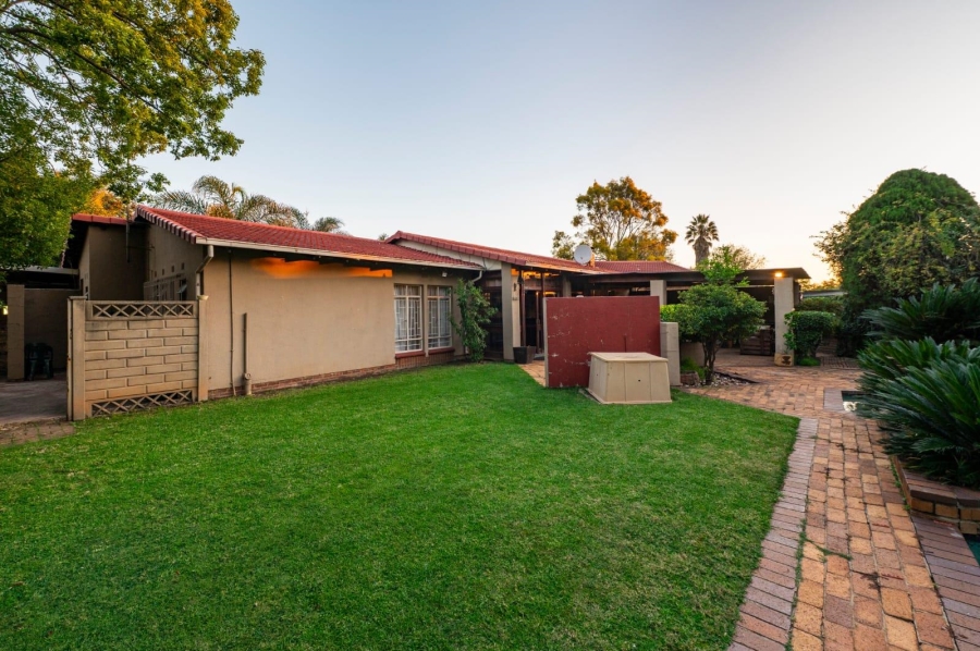 5 Bedroom Property for Sale in Brackendowns Gauteng
