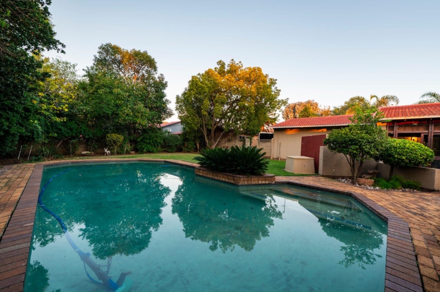 5 Bedroom Property for Sale in Brackendowns Gauteng