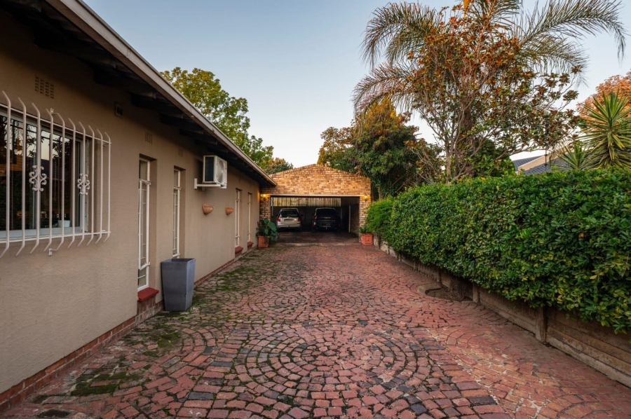 5 Bedroom Property for Sale in Brackendowns Gauteng
