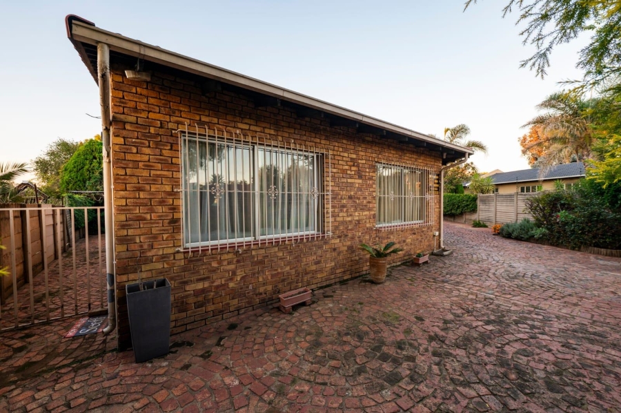 5 Bedroom Property for Sale in Brackendowns Gauteng