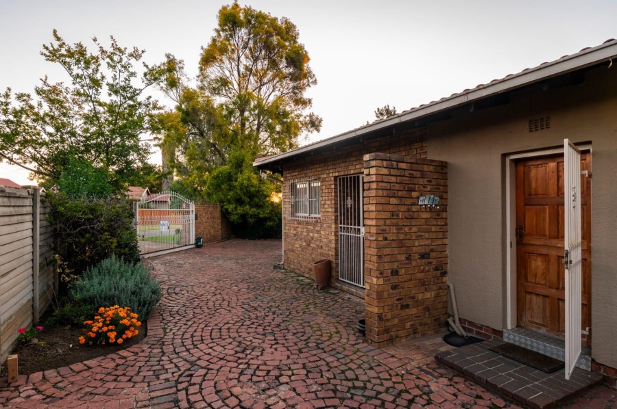 5 Bedroom Property for Sale in Brackendowns Gauteng