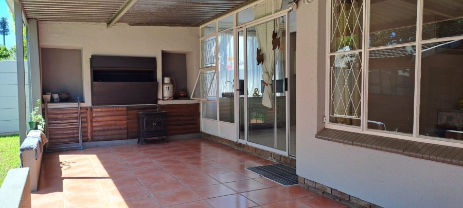 3 Bedroom Property for Sale in Brackendowns Gauteng