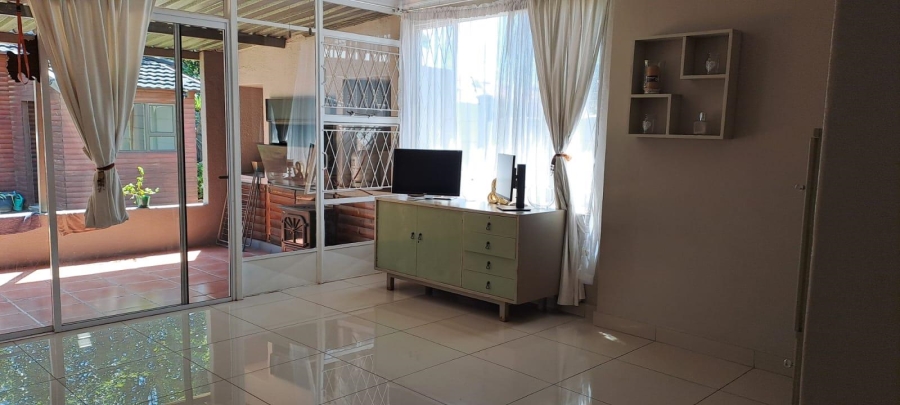 3 Bedroom Property for Sale in Brackendowns Gauteng