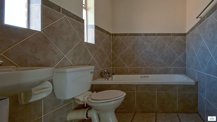 To Let 2 Bedroom Property for Rent in Garsfontein Gauteng