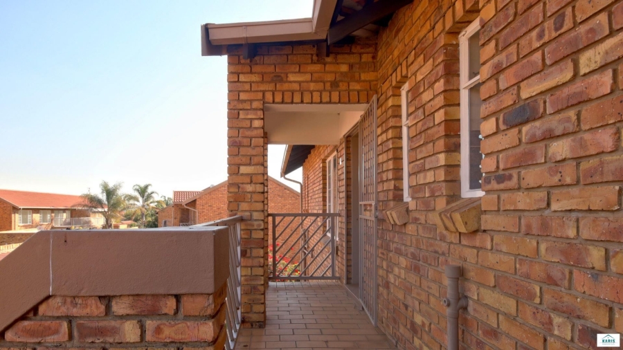 To Let 2 Bedroom Property for Rent in Garsfontein Gauteng