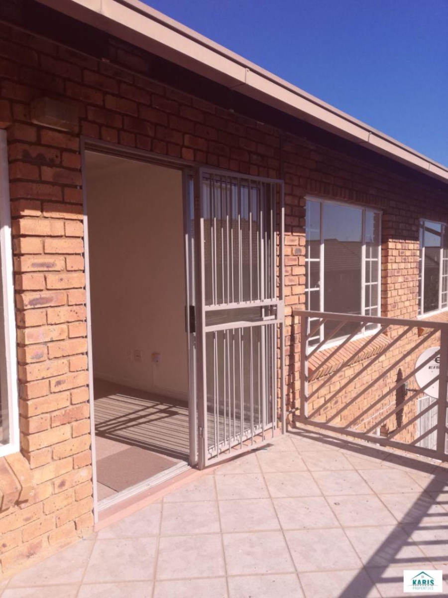 To Let 2 Bedroom Property for Rent in Garsfontein Gauteng