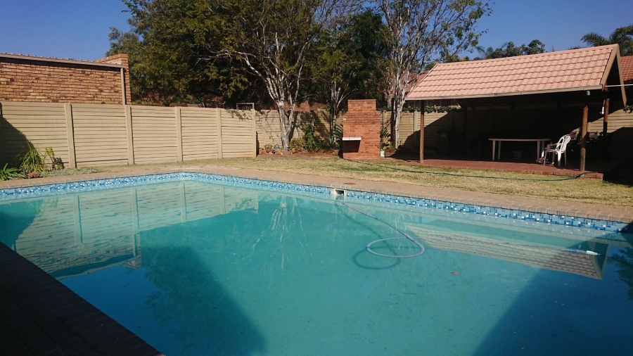 To Let 2 Bedroom Property for Rent in Garsfontein Gauteng