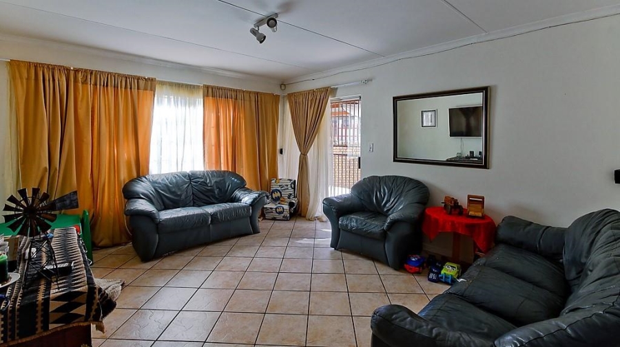 To Let 3 Bedroom Property for Rent in Equestria Gauteng