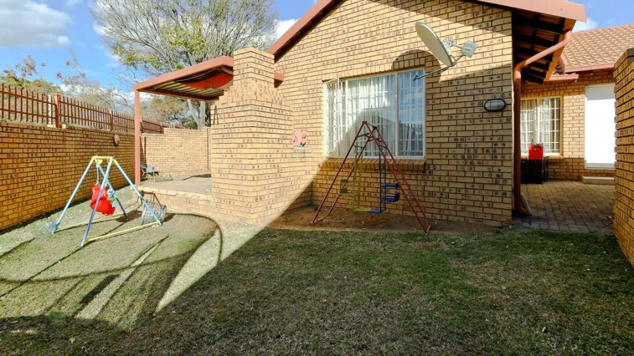 To Let 3 Bedroom Property for Rent in Equestria Gauteng