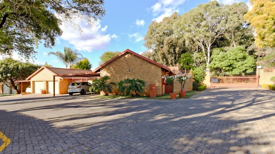 To Let 3 Bedroom Property for Rent in Equestria Gauteng