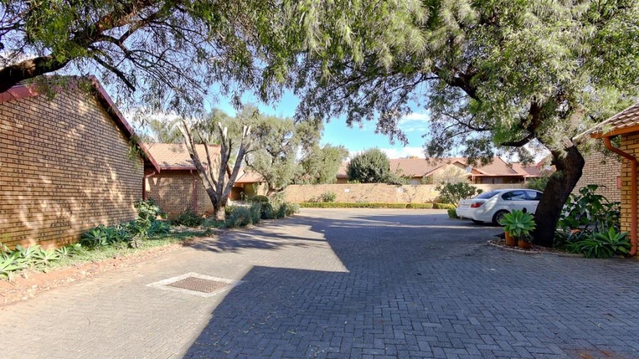 To Let 3 Bedroom Property for Rent in Equestria Gauteng
