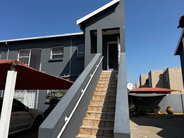 To Let 2 Bedroom Property for Rent in New Redruth Gauteng
