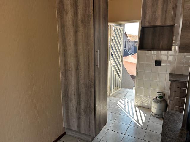 To Let 2 Bedroom Property for Rent in New Redruth Gauteng
