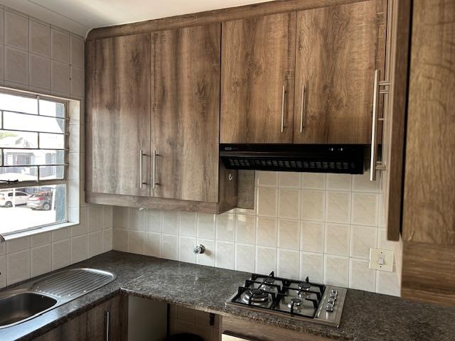 To Let 2 Bedroom Property for Rent in New Redruth Gauteng