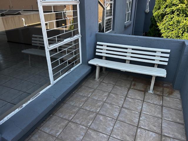 To Let 2 Bedroom Property for Rent in New Redruth Gauteng