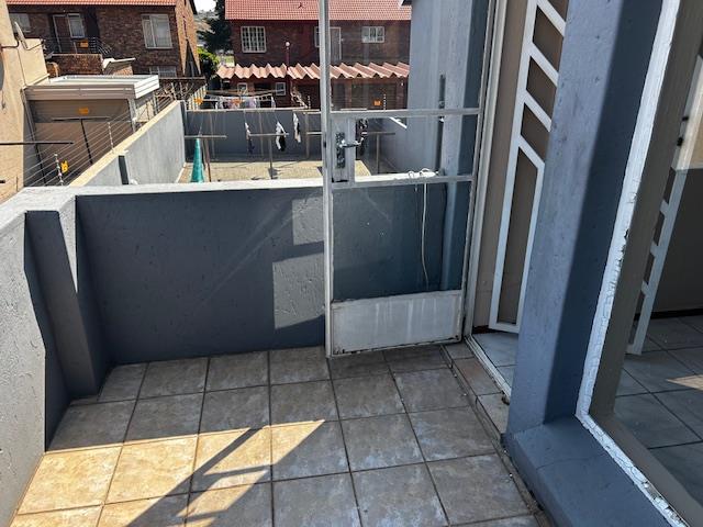 To Let 2 Bedroom Property for Rent in New Redruth Gauteng