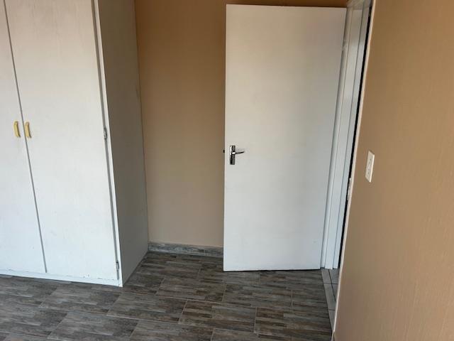To Let 2 Bedroom Property for Rent in New Redruth Gauteng