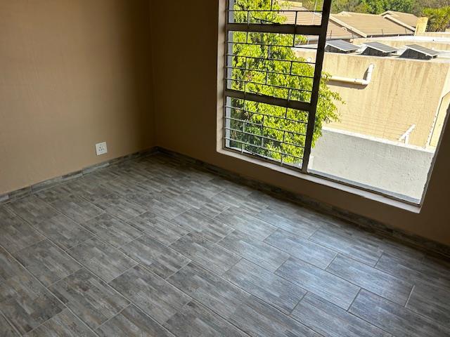 To Let 2 Bedroom Property for Rent in New Redruth Gauteng