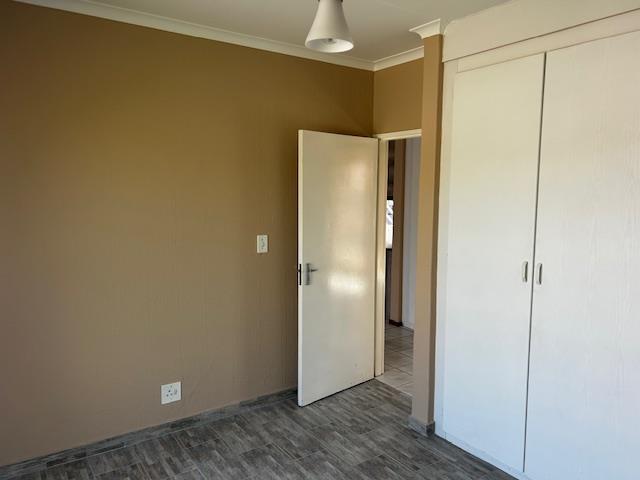To Let 2 Bedroom Property for Rent in New Redruth Gauteng