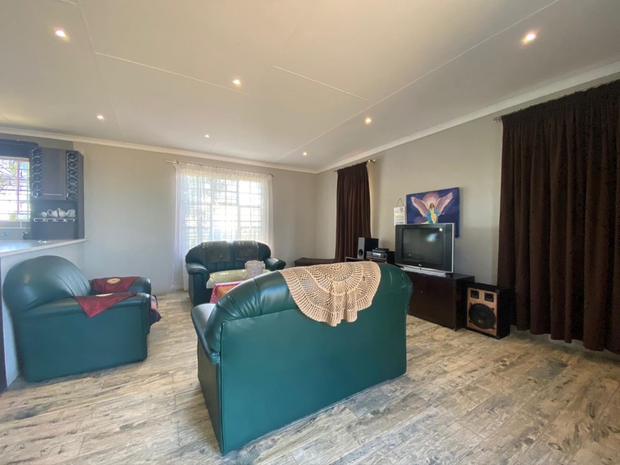 4 Bedroom Property for Sale in Walker Fruit Farms Gauteng