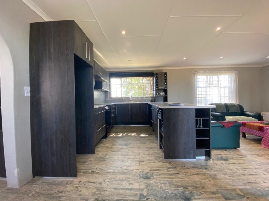 4 Bedroom Property for Sale in Walker Fruit Farms Gauteng