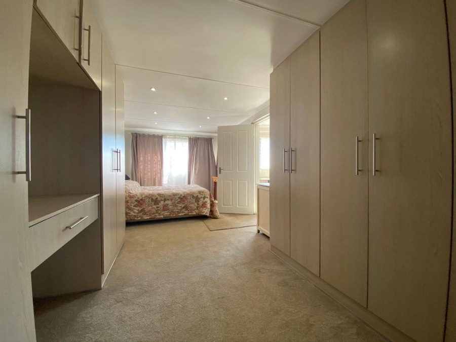 4 Bedroom Property for Sale in Walker Fruit Farms Gauteng