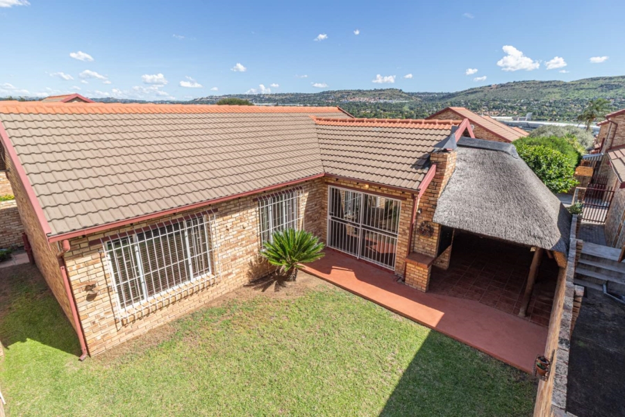 3 Bedroom Property for Sale in Wilgeheuwel Gauteng