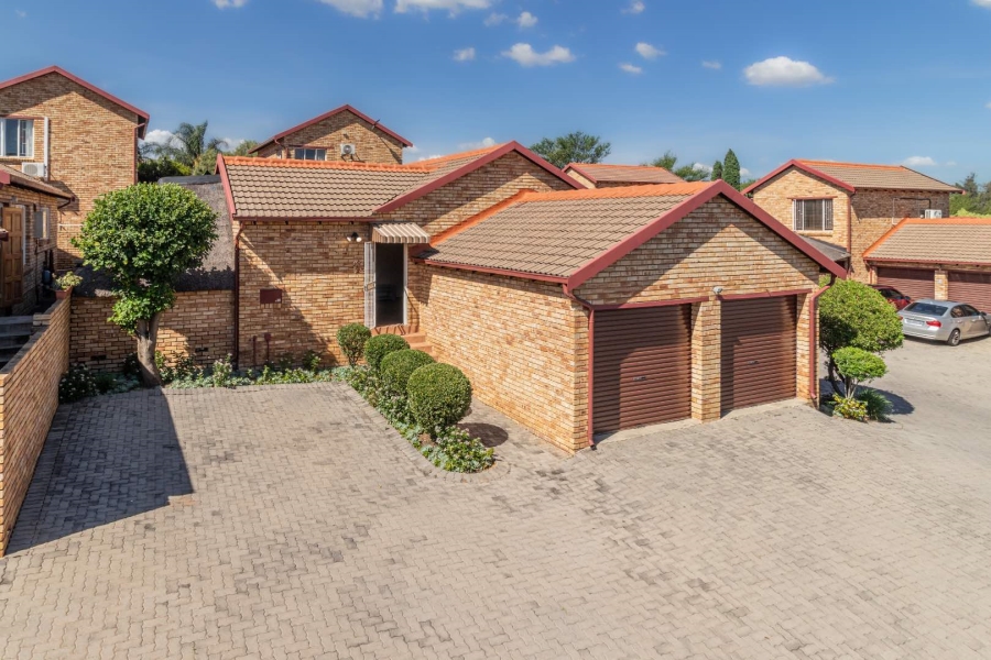 3 Bedroom Property for Sale in Wilgeheuwel Gauteng