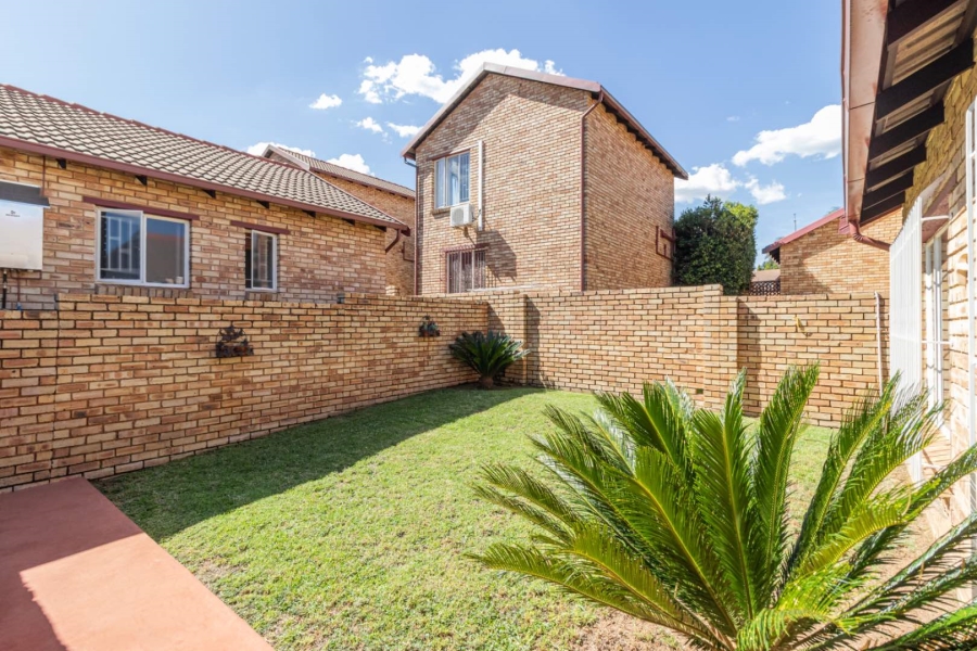 3 Bedroom Property for Sale in Wilgeheuwel Gauteng