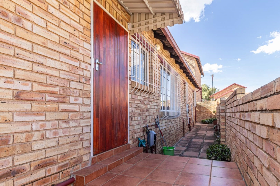 3 Bedroom Property for Sale in Wilgeheuwel Gauteng