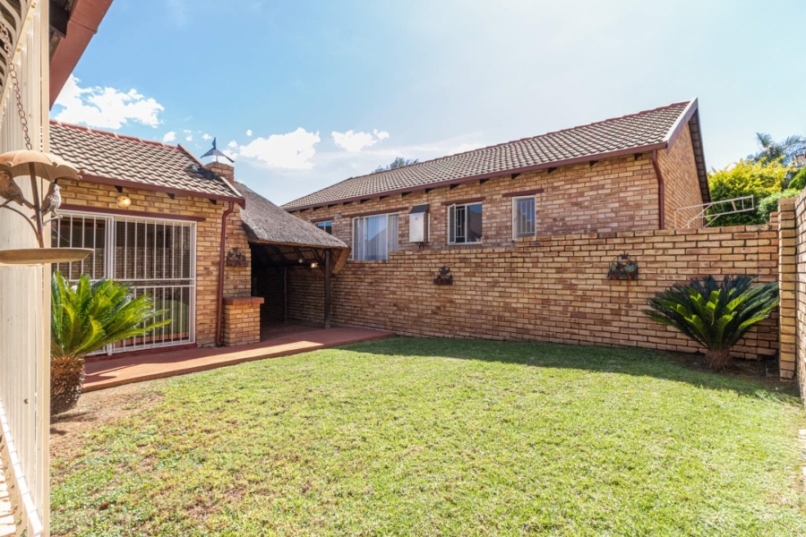 3 Bedroom Property for Sale in Wilgeheuwel Gauteng